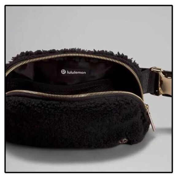 NWT Lululemon Everywhere Belt Bag Fleece Black - Picture 8 of 15